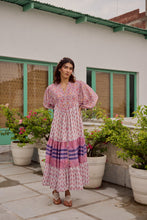 Load image into Gallery viewer, the CHILLI midi - white & purple floral