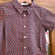Load image into Gallery viewer, Boys Short-sleeves Shirt - charcoal grey w/ fuchsia butis