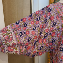 Load image into Gallery viewer, the MINT top - Lavender w/ pink navy floral