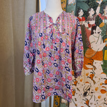 Load image into Gallery viewer, the MINT top - Lavender w/ pink navy floral