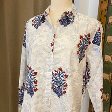 Load image into Gallery viewer, The BASIC shirt - white with blue buta