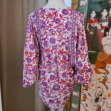 Load image into Gallery viewer, the NUTMEG top - white w/ red purple floral