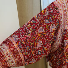 Load image into Gallery viewer, the MINT top - Maroon red w/colourful floral