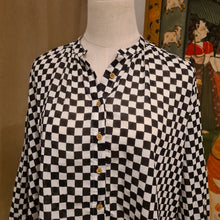Load image into Gallery viewer, The CLOVE top - black & white checks
