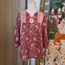 Load image into Gallery viewer, the MINT top - Maroon red w/colourful floral