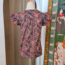 Load image into Gallery viewer, the DILL top - charcoal grey w/ fuchsia floral