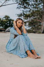 Load image into Gallery viewer, The Pepper Maxi - light blue & navy bootis V2