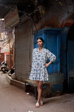 Load image into Gallery viewer, the SAFFRON mini - white and blue floral
