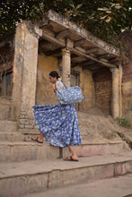 Load image into Gallery viewer, the LEMON top - white with blue butis
