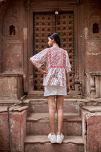 Load image into Gallery viewer, the CELERY top - white with buti block printed
