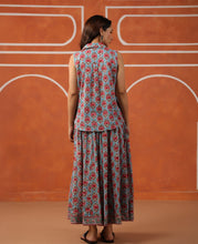 Load image into Gallery viewer, Panelled skirt with pockets - turquoise blue with pink butis
