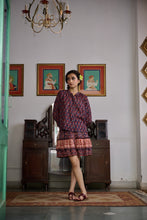 Load image into Gallery viewer, The CLOVE top - vintage navy with red butis
