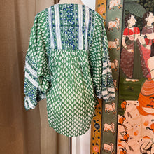 Load image into Gallery viewer, the MINT top - green w/ white butis
