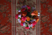 Load image into Gallery viewer, GIETHOORN Table runner - Beige with floral print
