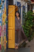 Load image into Gallery viewer, Panelled skirt with pockets - black bagru
