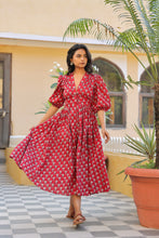 Load image into Gallery viewer, the ANISE midi - deep red with butis
