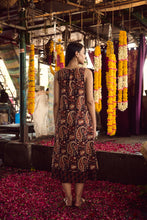 Load image into Gallery viewer, the KAFFIR midi - black paisley
