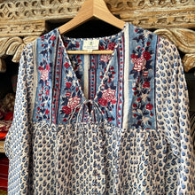 Load image into Gallery viewer, The New NIGELLA top - blue red floral
