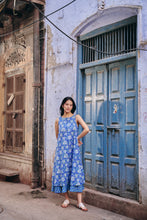 Load image into Gallery viewer, the KAFFIR midi - blue floral
