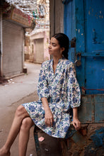 Load image into Gallery viewer, the SAFFRON mini - white and blue floral
