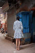 Load image into Gallery viewer, the SAFFRON mini - white and blue floral
