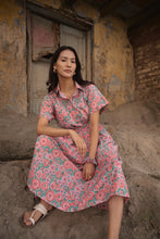 Load image into Gallery viewer, the PARSLEY MIDI dress - soft pink floral
