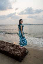 Load image into Gallery viewer, the CILANTRO midi - blue &amp; green floral

