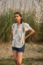 Load image into Gallery viewer, the GINKO top - light blue stripes with pink buta
