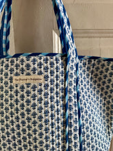 Load image into Gallery viewer, The mini summer tote - white &amp; blue buti
