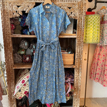 Load image into Gallery viewer, the PARSLEY MIDI dress - Mid-blue floral
