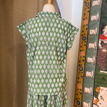 Load image into Gallery viewer, Sesame top - green butis
