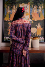 Load image into Gallery viewer, The BASIC shirt - Vintage NAVY with red butis
