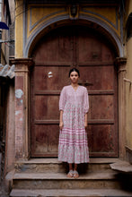 Load image into Gallery viewer, the CHILLI maxi - soft pink floral
