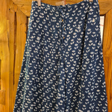 Load image into Gallery viewer, Rhubarb flared culottes - INDIGO WHITE LOTUS
