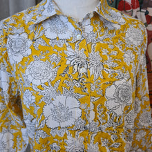 Load image into Gallery viewer, The BASIC shirt - yellow with big floral
