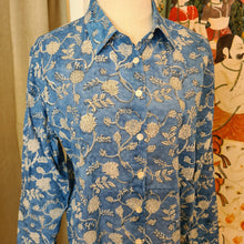 Load image into Gallery viewer, The BASIC shirt - blue vines
