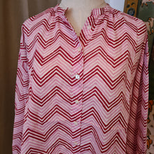 Load image into Gallery viewer, The CLOVE top - pink zig zag
