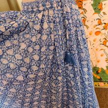 Load image into Gallery viewer, Panelled skirt with pockets - blue with white small lotus
