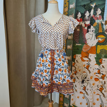 Load image into Gallery viewer, The DILL skirt - white with orange buti (longer version)
