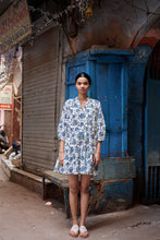 Load image into Gallery viewer, the SAFFRON mini - white and blue floral
