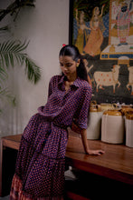 Load image into Gallery viewer, The BASIC shirt - Vintage NAVY with red butis
