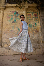 Load image into Gallery viewer, the TIERED skirt - white and blue floral
