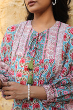 Load image into Gallery viewer, the MINT top - turquoise blue with pink butis
