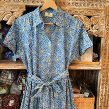 Load image into Gallery viewer, the PARSLEY MIDI dress - Mid-blue floral
