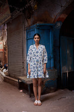 Load image into Gallery viewer, the SAFFRON mini - white and blue floral
