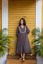 Load image into Gallery viewer, The NUTMEG midi - black bagru
