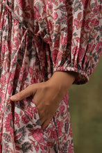 Load image into Gallery viewer, The NUTMEG midi - white &amp; pink floral
