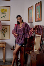 Load image into Gallery viewer, the MINT top - vintage navi with red dana butis
