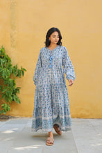 Load image into Gallery viewer, the Thyme maxi - greyish blue floral
