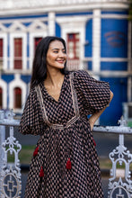Load image into Gallery viewer, The NUTMEG midi - black bagru
